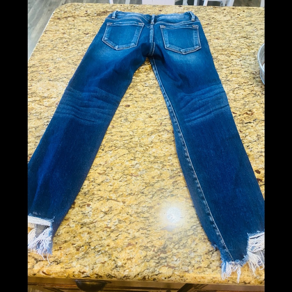 Super cute girls KanCan mid-rise slim fit skinny. Great condition!